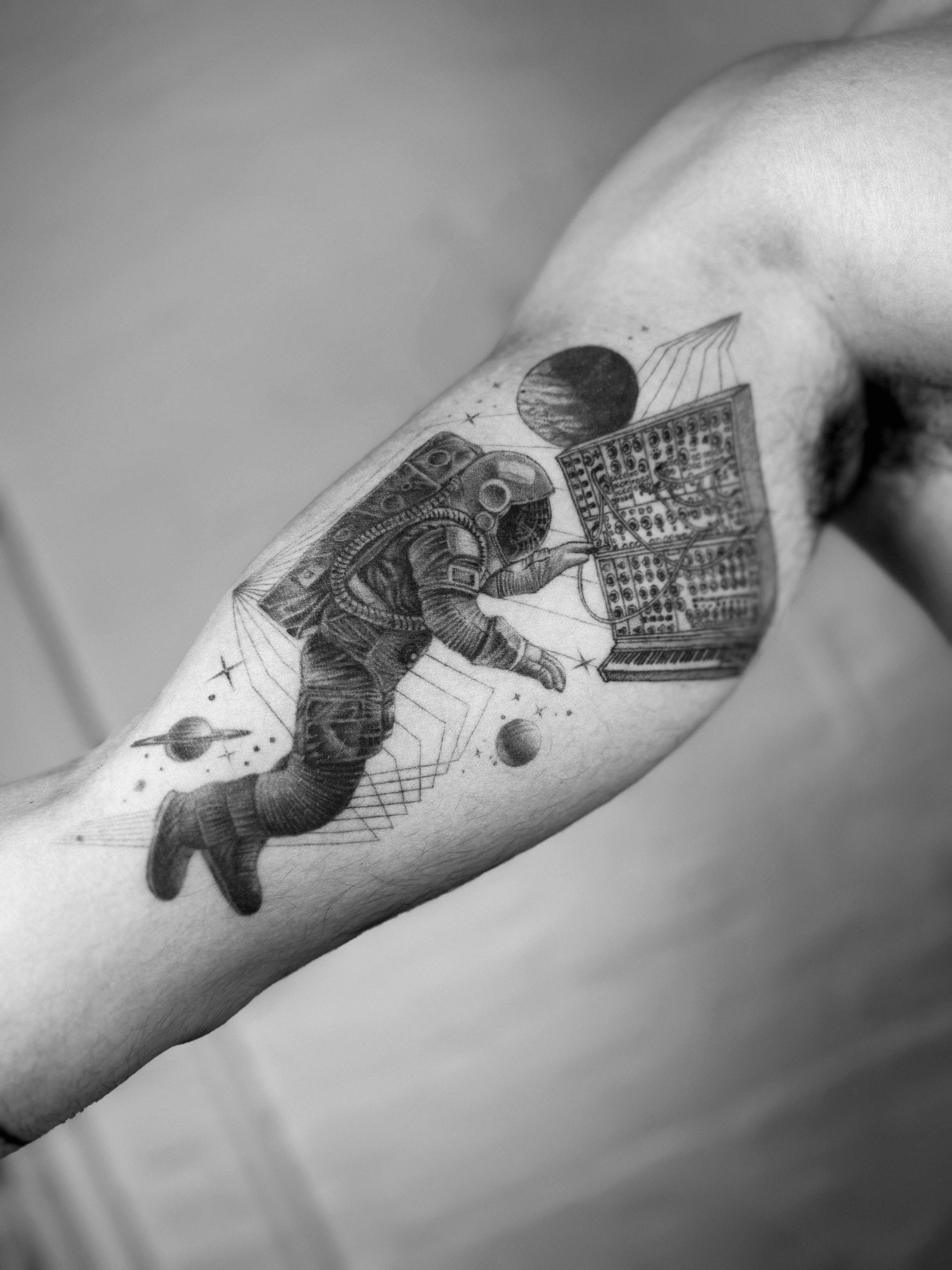 Black and grey astronaut synthesizer realism tattoo